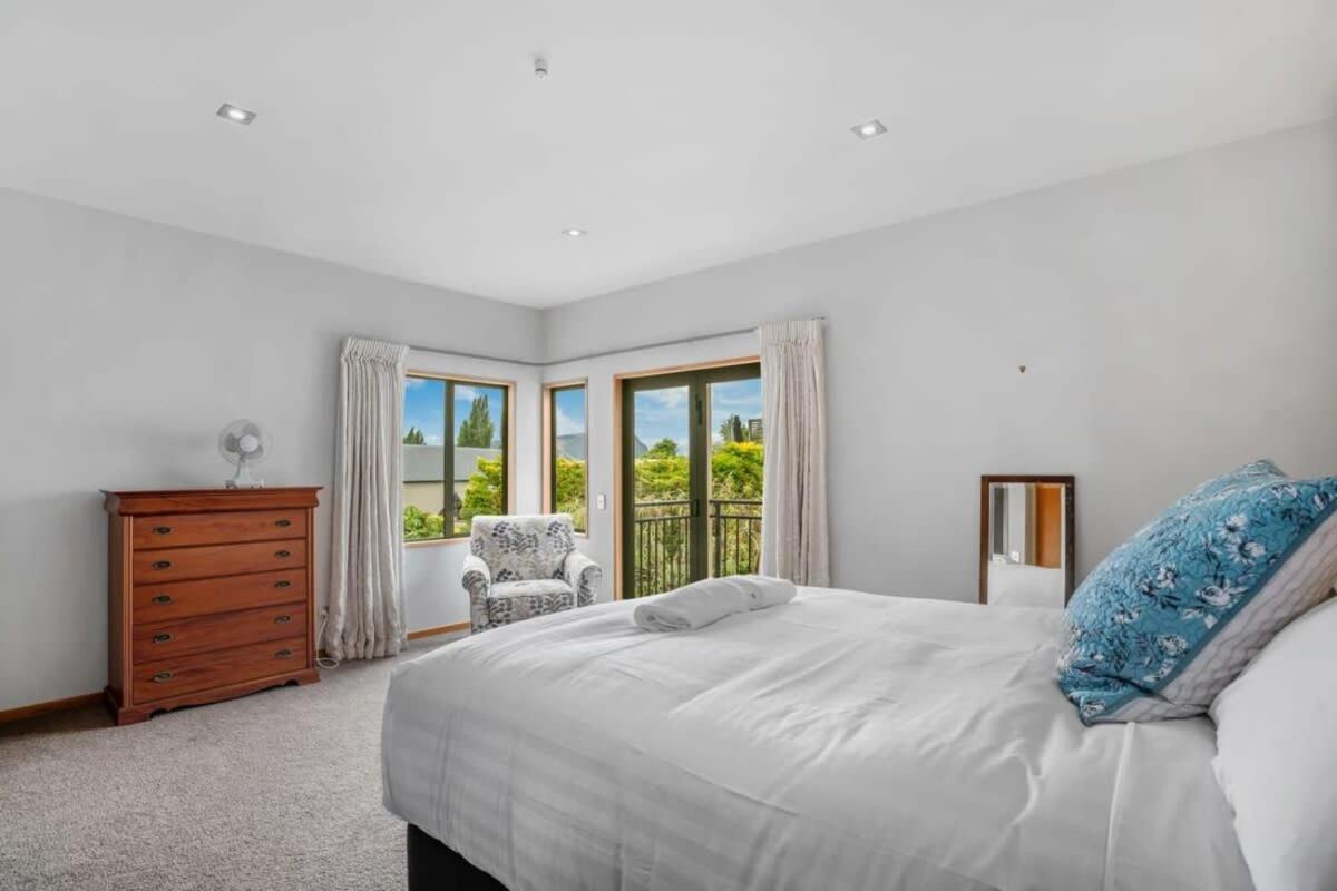 Lake View Villa Wanaka Exterior photo